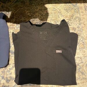 Size medium Catarina one pocket scrub top FIGS